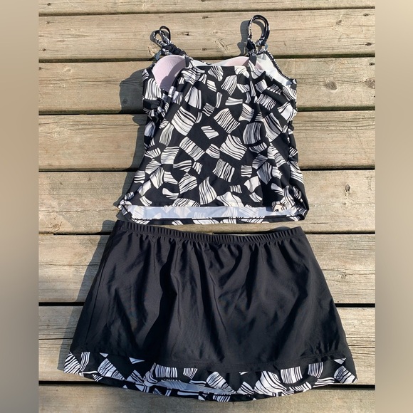 💜 Stylish Black & White Abstract Print Tankini Swimsuit Set - Swim Skirt & Top - Picture 8 of 8